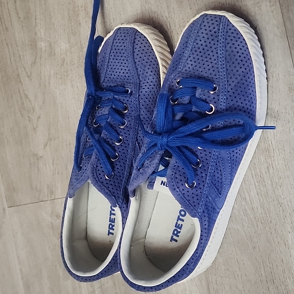 Tretorn shoes size 6